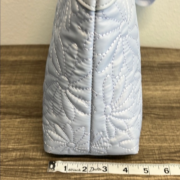 Betsey Johnson Sky Blue Daisy Quilted Cosmetic Bag 🩵 💄 - Picture 9 of 10